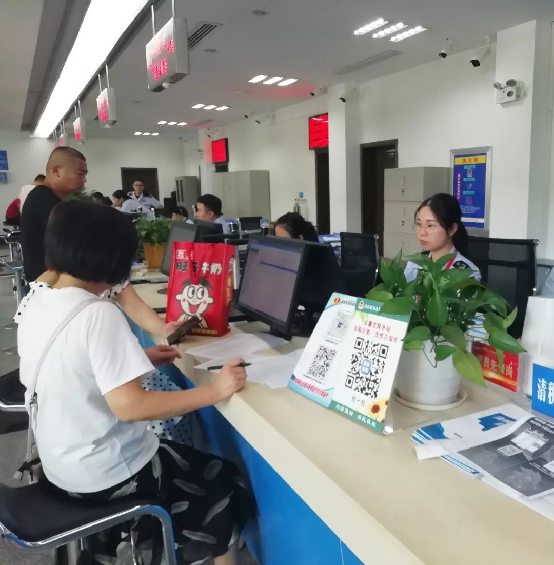 縣政務服務中心稅務局窗口優化辦稅服務 六舉措提升納稅人獲得感與信息咨詢效能